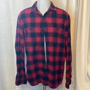 Gap flannel size medium, red and black perfect for fall and winter button up